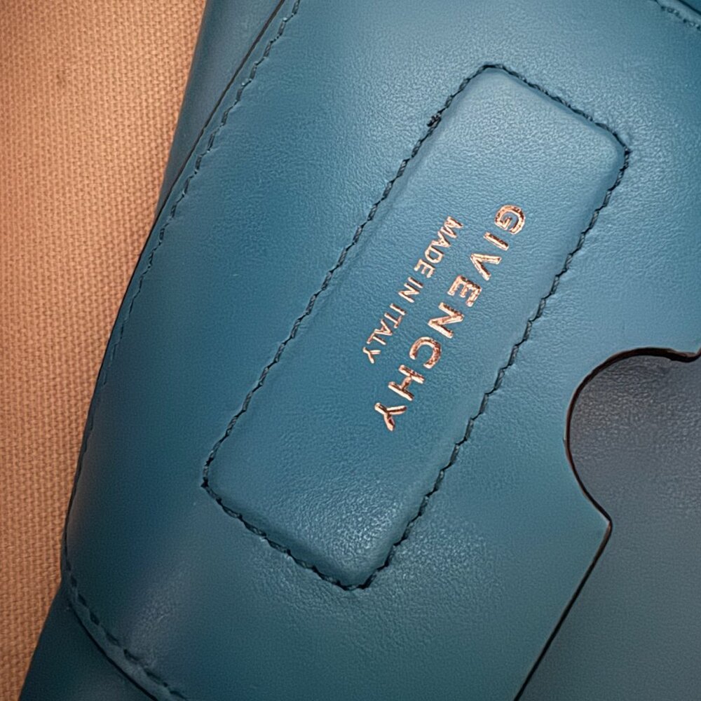 COPY - GIVENCHY Medium Soft Antigona in Petrol Blue. - Picture 4 of 17